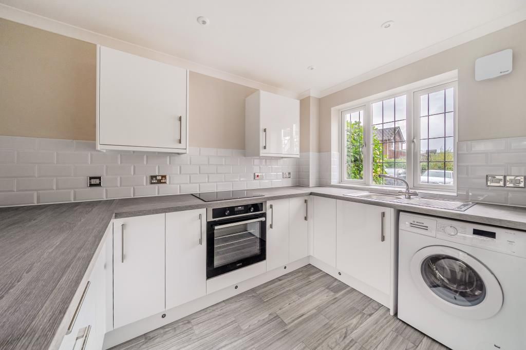 Property photo 2 of 16 Kitchen