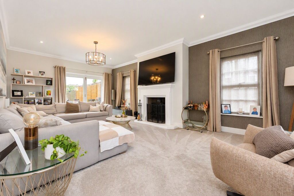 Property photo 3 of 19 Picture No. 28