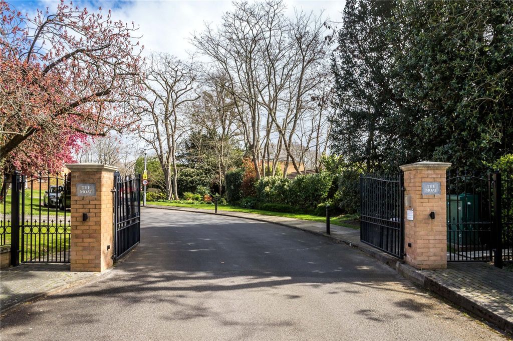 Property photo 2 of 31 House. Partnership