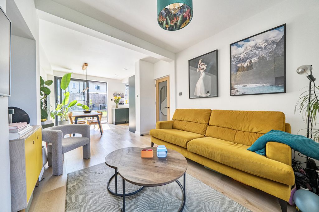Property photo 3 of 27 1452275-20-69Ef79...