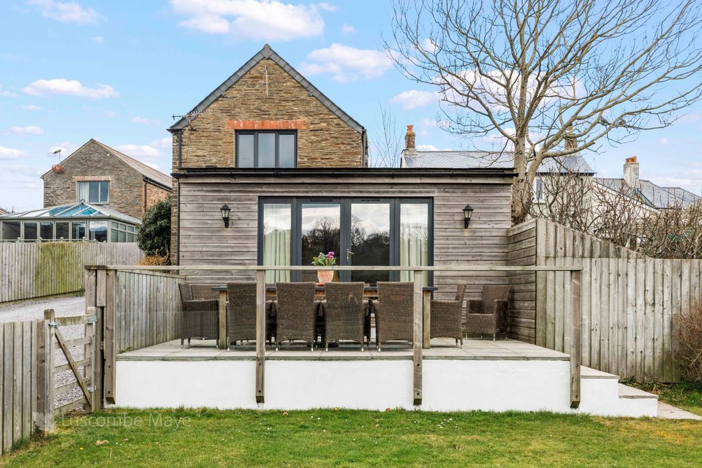 Property photo 2 of 18