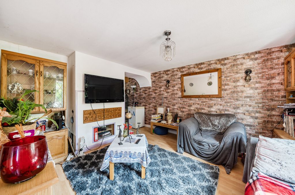 Property photo 2 of 13 1309923-13-686Da4...