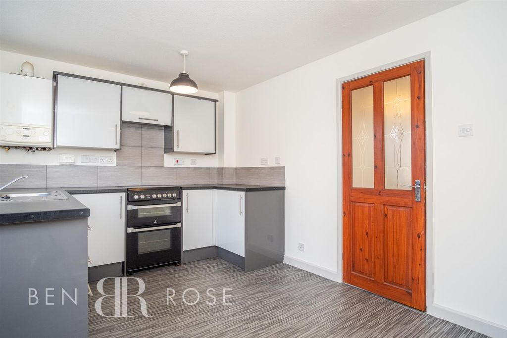 Property photo 3 of 14 Kitchen/Diner