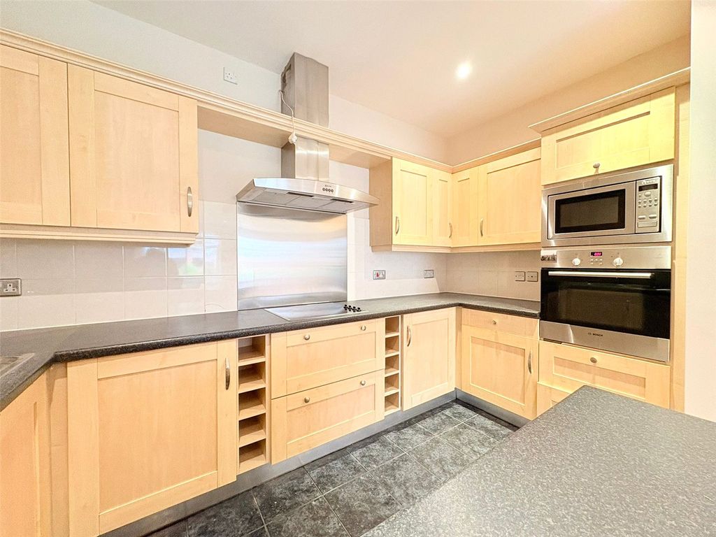 Property photo 2 of 10 Kitchen