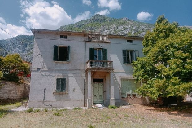 Property photo 1 of 20