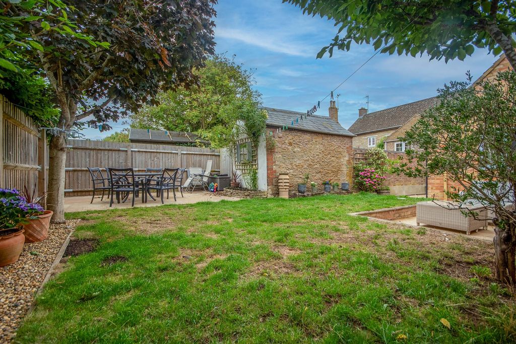 Property photo 2 of 11