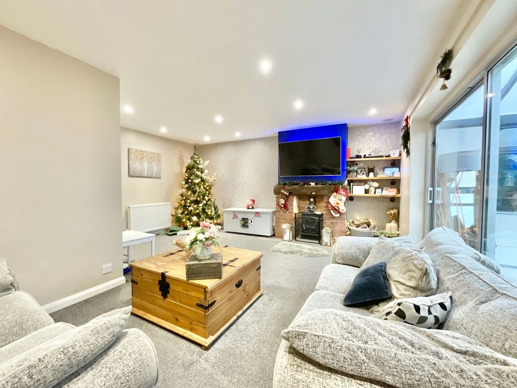 Property photo 2 of 25