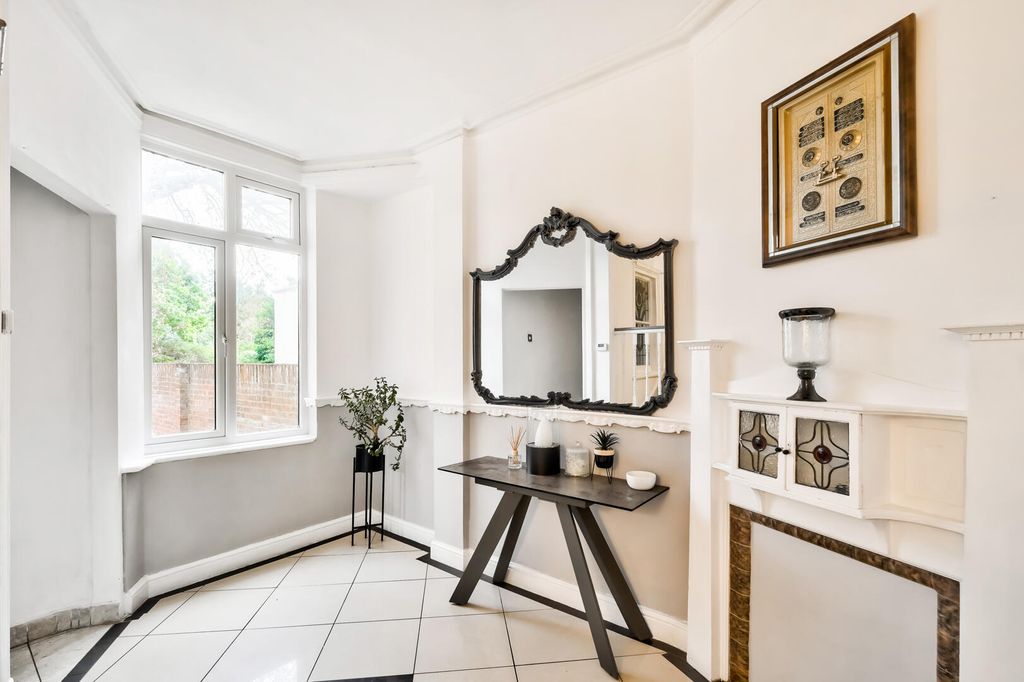 Property photo 3 of 35