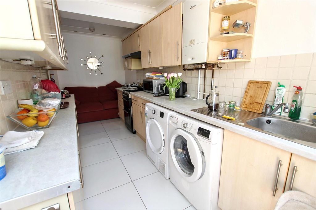 Property photo 3 of 23 Kitchen