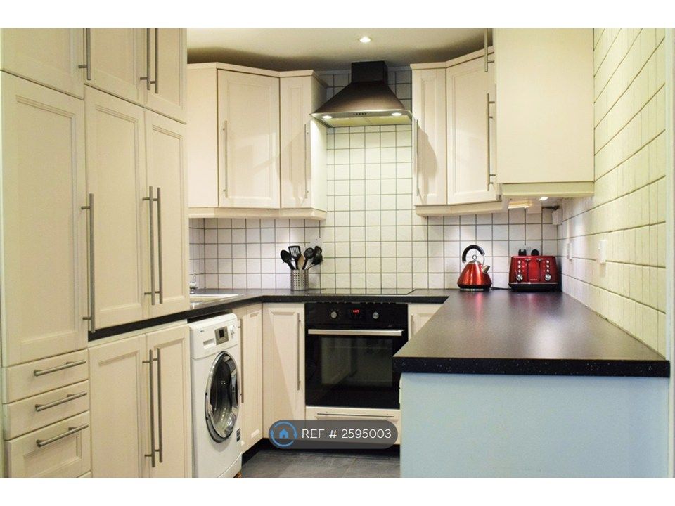 Property photo 2 of 6 Kitchen