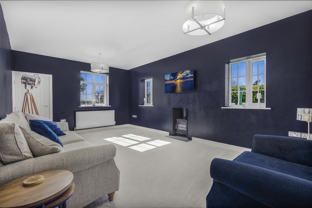 Property photo 3 of 25 Living Room