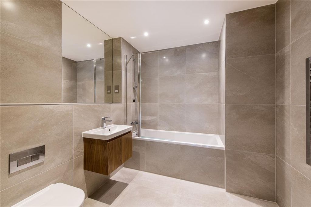 Property photo 3 of 7 1