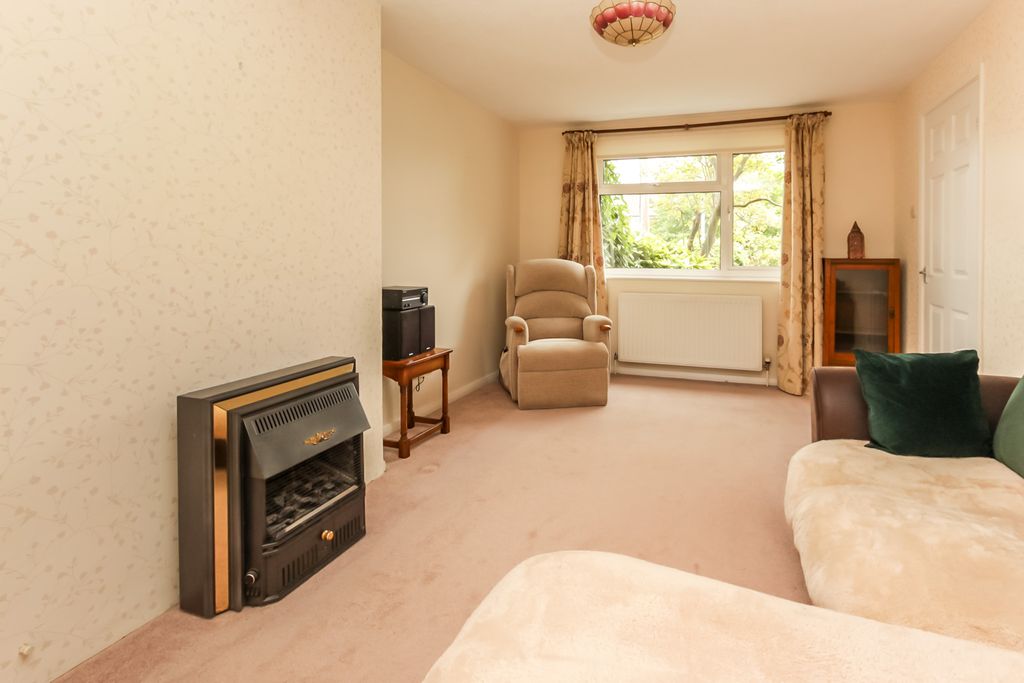 Property photo 3 of 14 Lounge