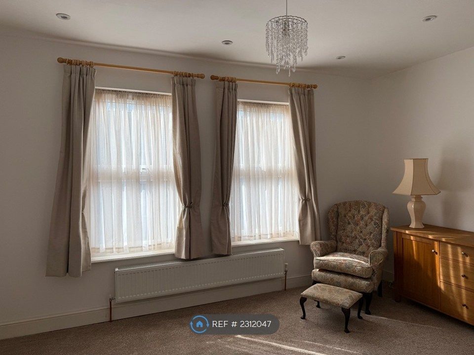 Property photo 1 of 19 Principal Bedroom