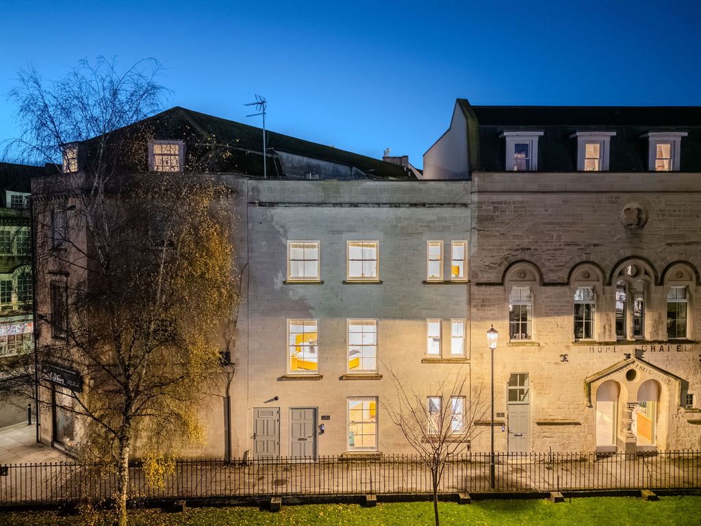 Property photo 1 of 43