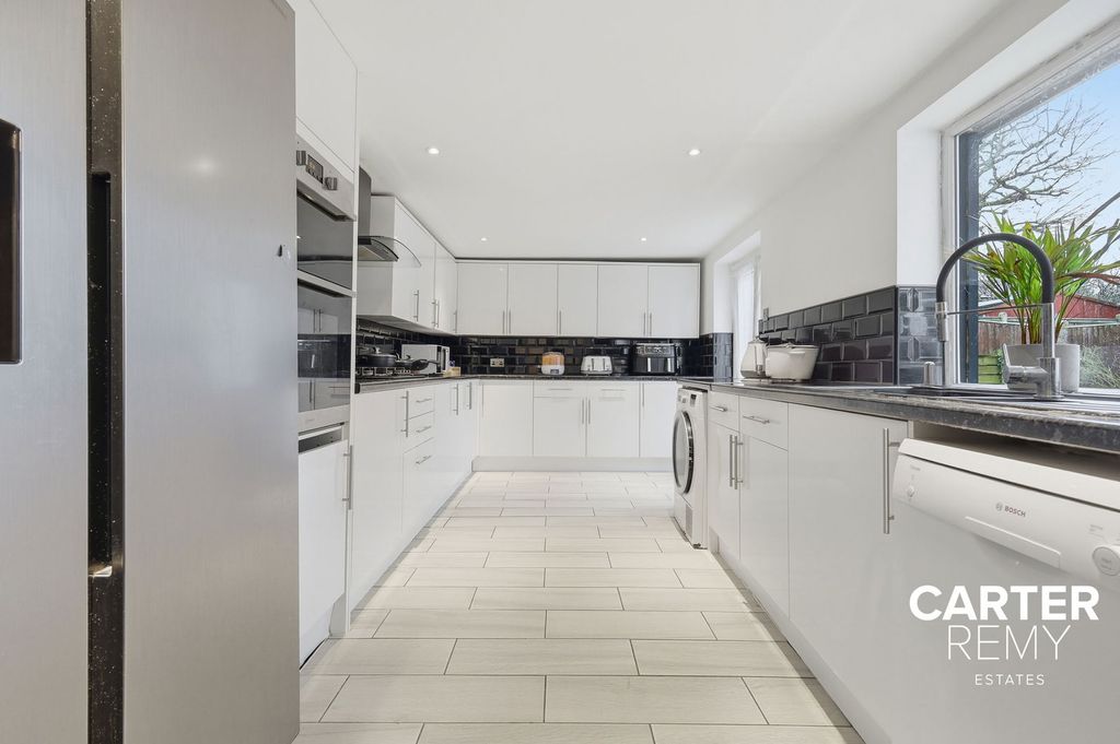 Property photo 3 of 27