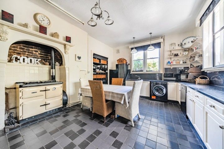 Property photo 2 of 26