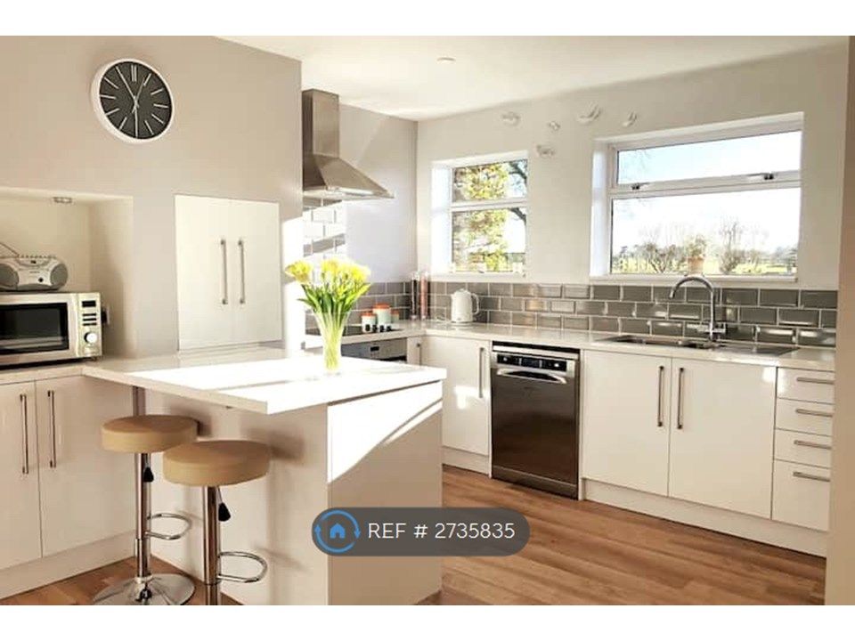 Property photo 3 of 33 Kitchen