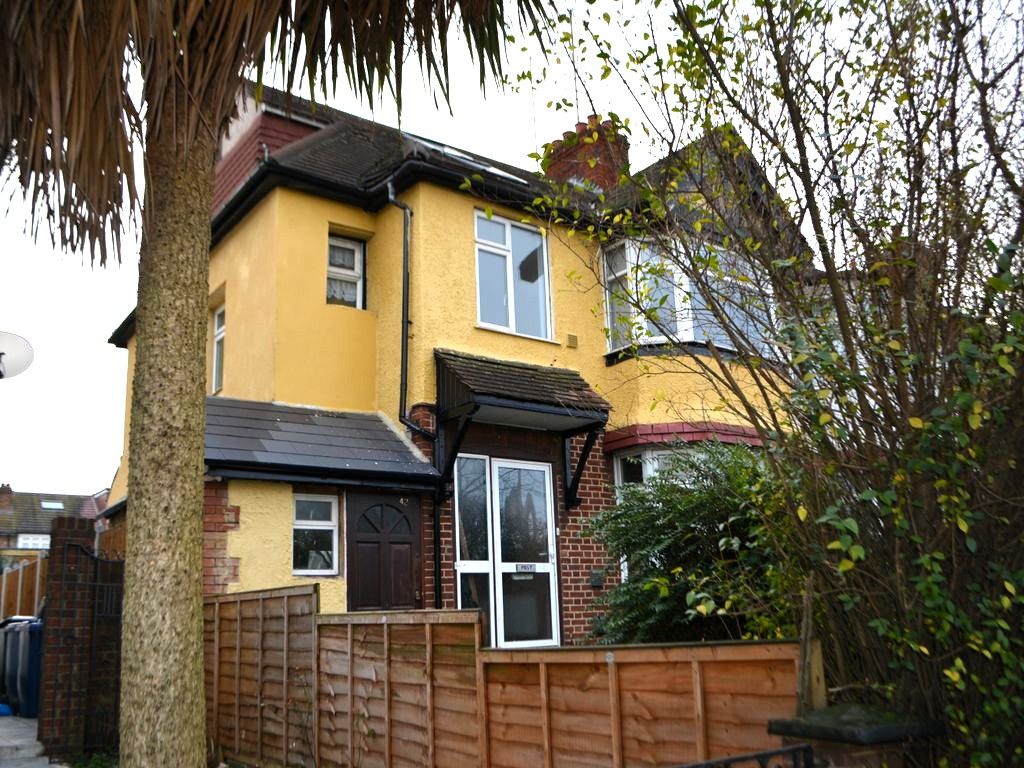 Property photo 1 of 2