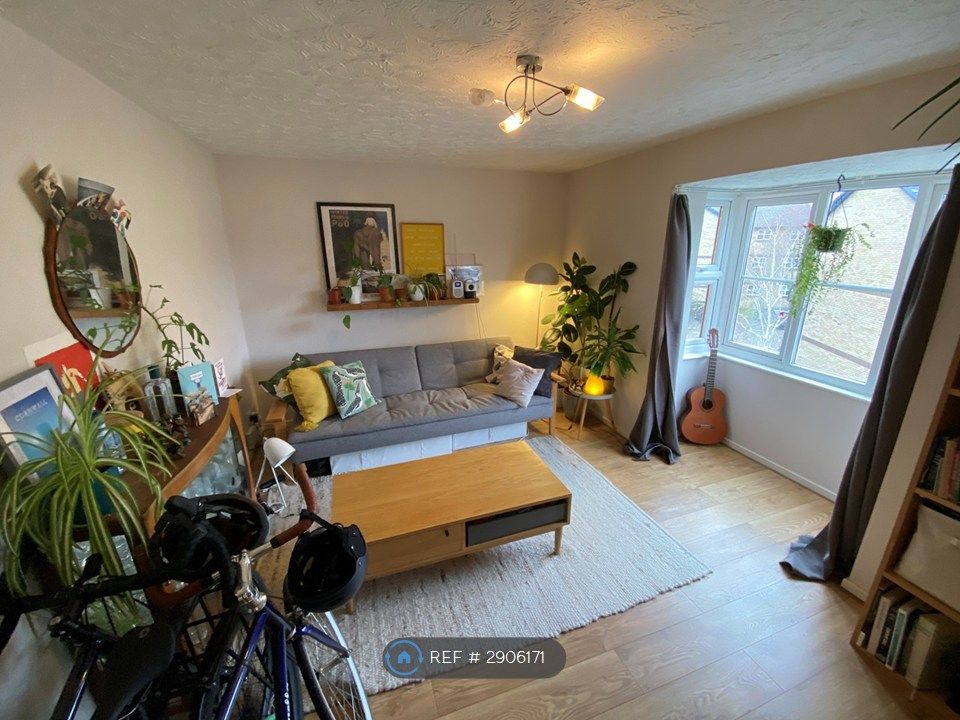 Property photo 1 of 9 Living Room