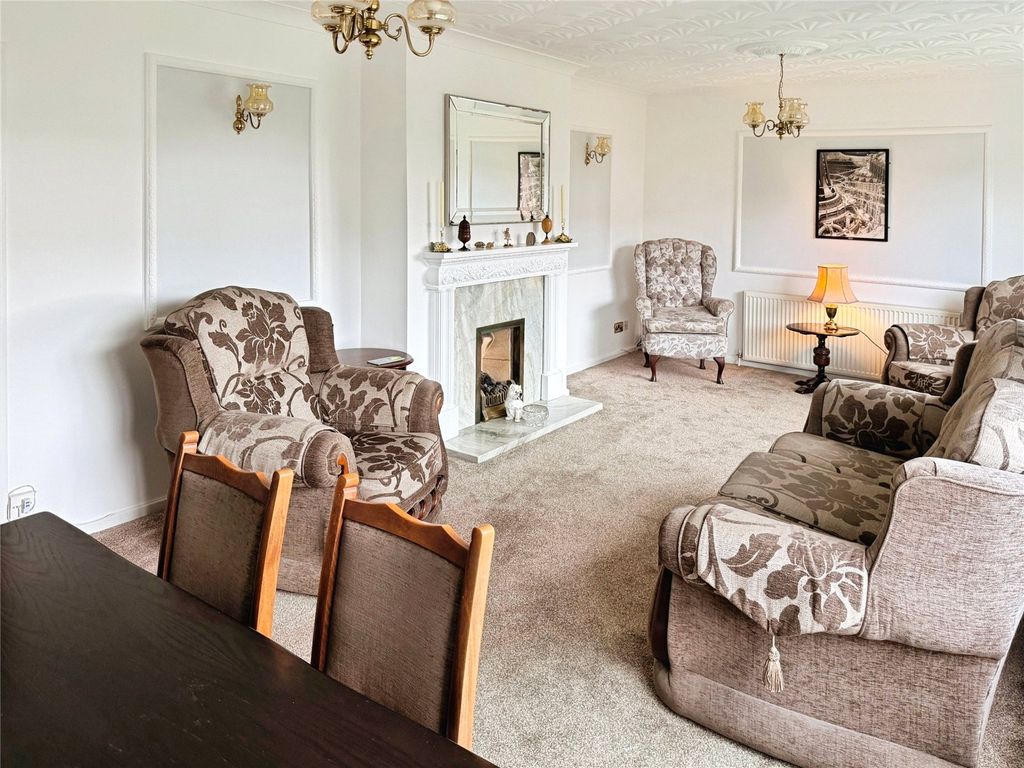 Property photo 2 of 19 Lounge