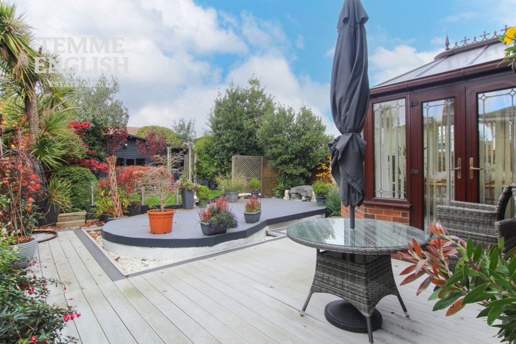 Property photo 2 of 27