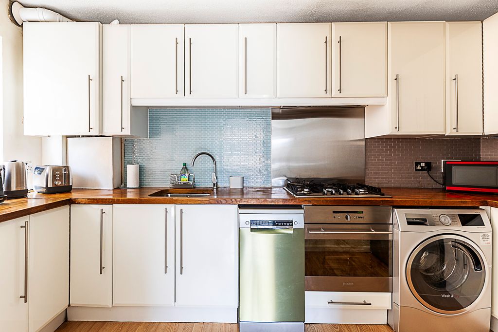 Property photo 2 of 26