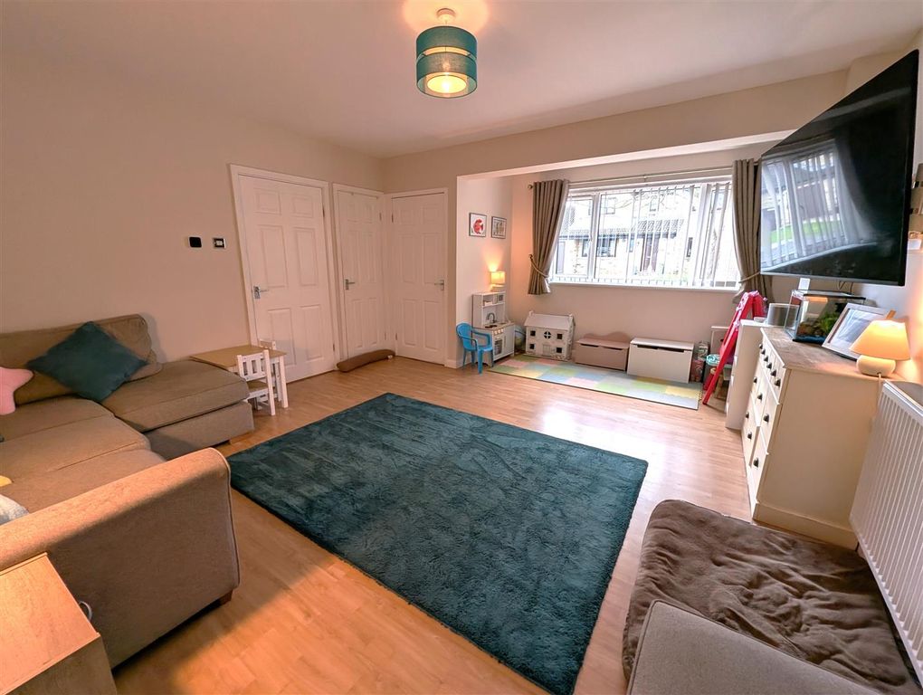 Property photo 2 of 18 Lounge