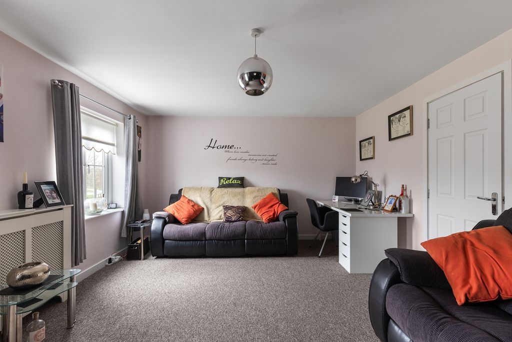 Property photo 2 of 21 Lounge