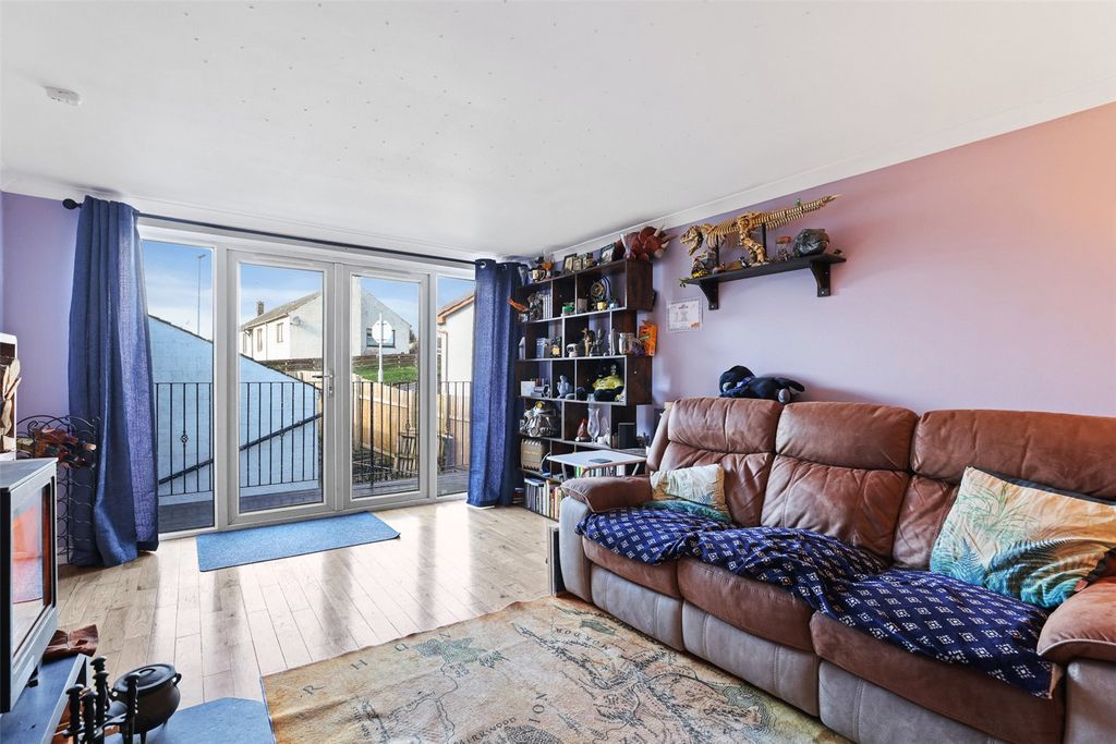 Property photo 3 of 19 Living Room