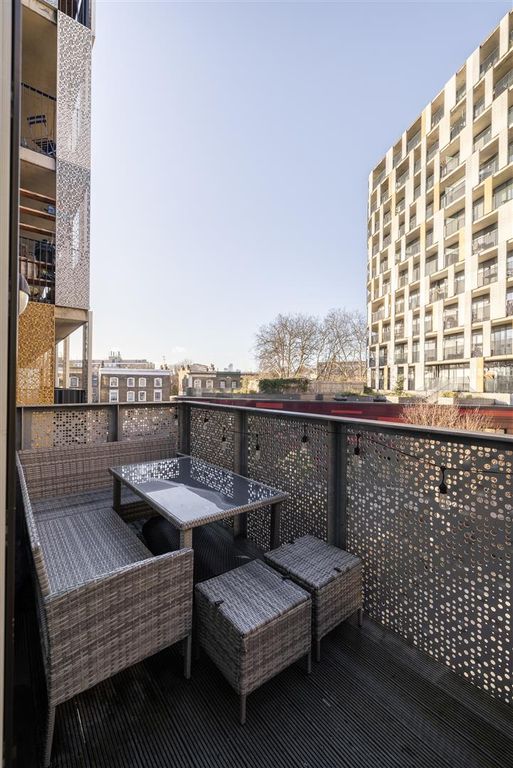 Property photo 2 of 18 Dalston Lane, E8