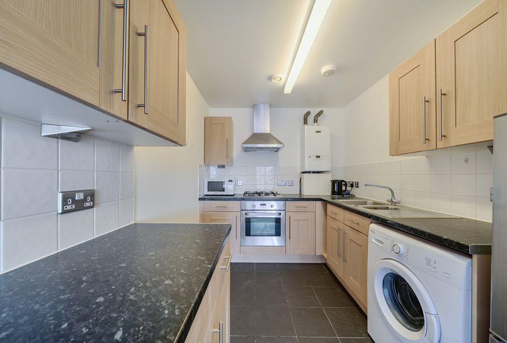 Property photo 2 of 8 1471069-7-6A1d832...