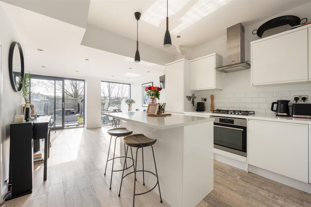 Property photo 3 of 32 Ajksaf1Zsum7Hr3X1Yajew.Png