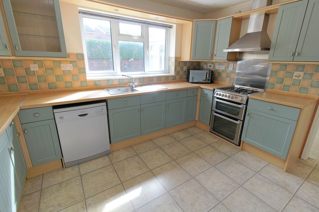 Property photo 2 of 21