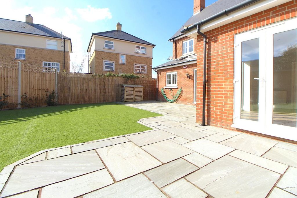 Property photo 2 of 23 Gardenn.Jpg