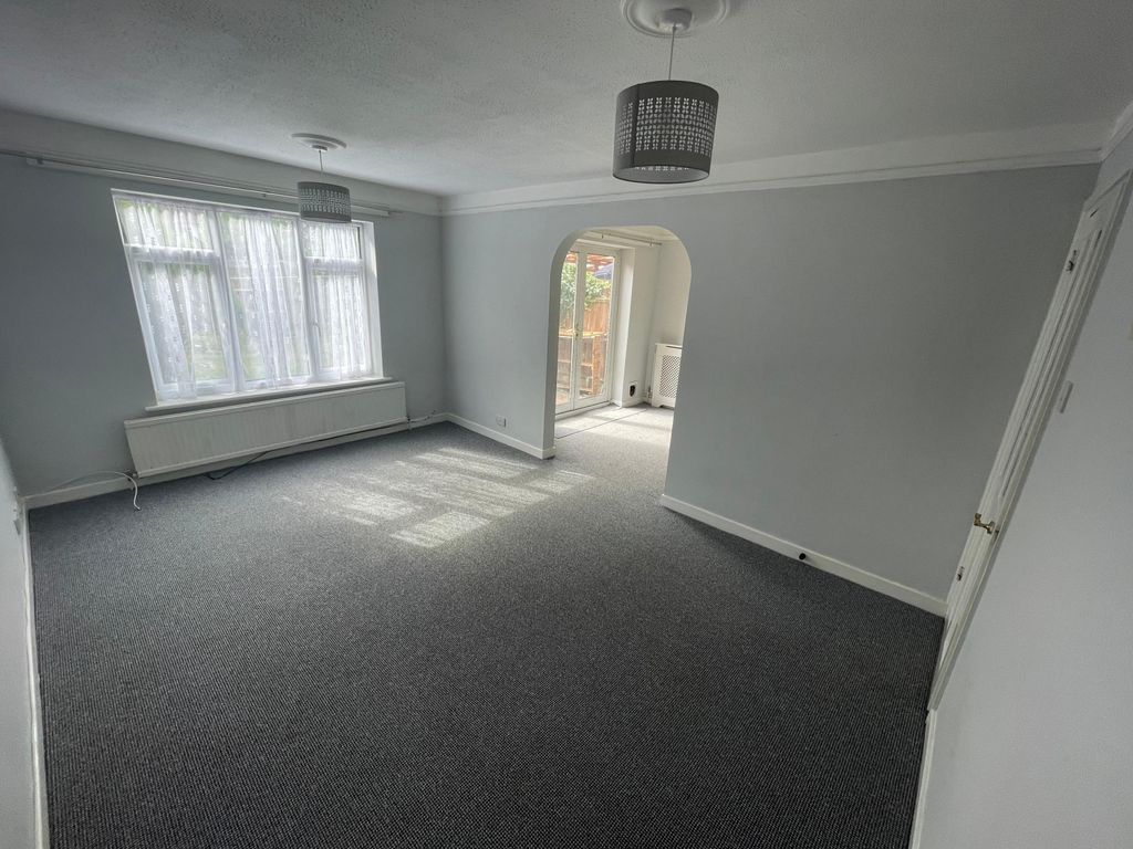 Property photo 1 of 13 2 Bedroom Flat