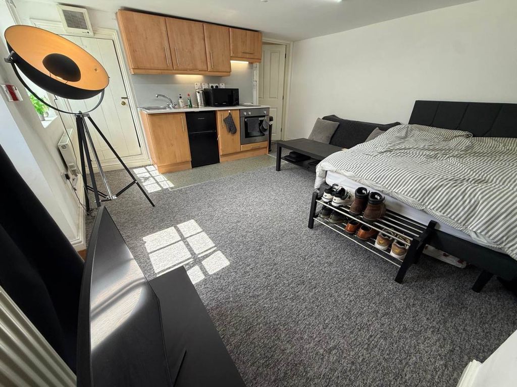 Property photo 1 of 15 Studio