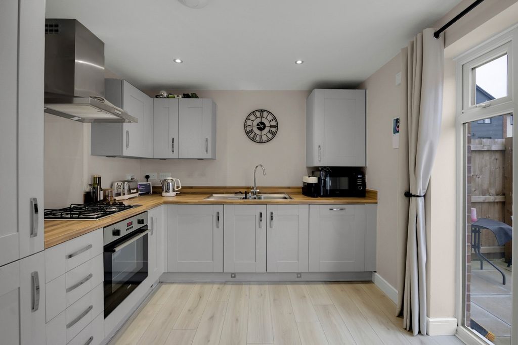 Property photo 3 of 18 5055953