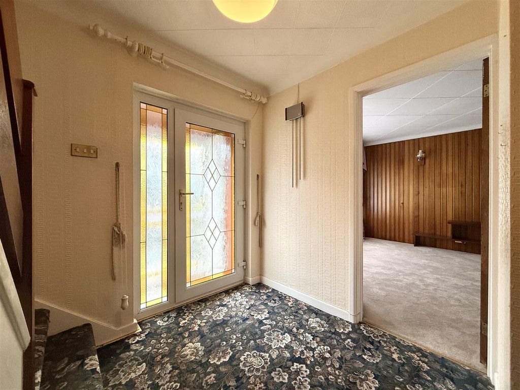 Property photo 2 of 25 Entrance Hall