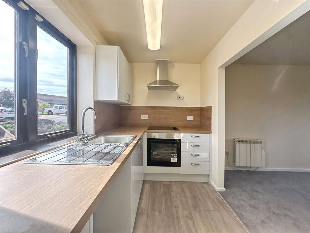 Property photo 3 of 10 Kitchen