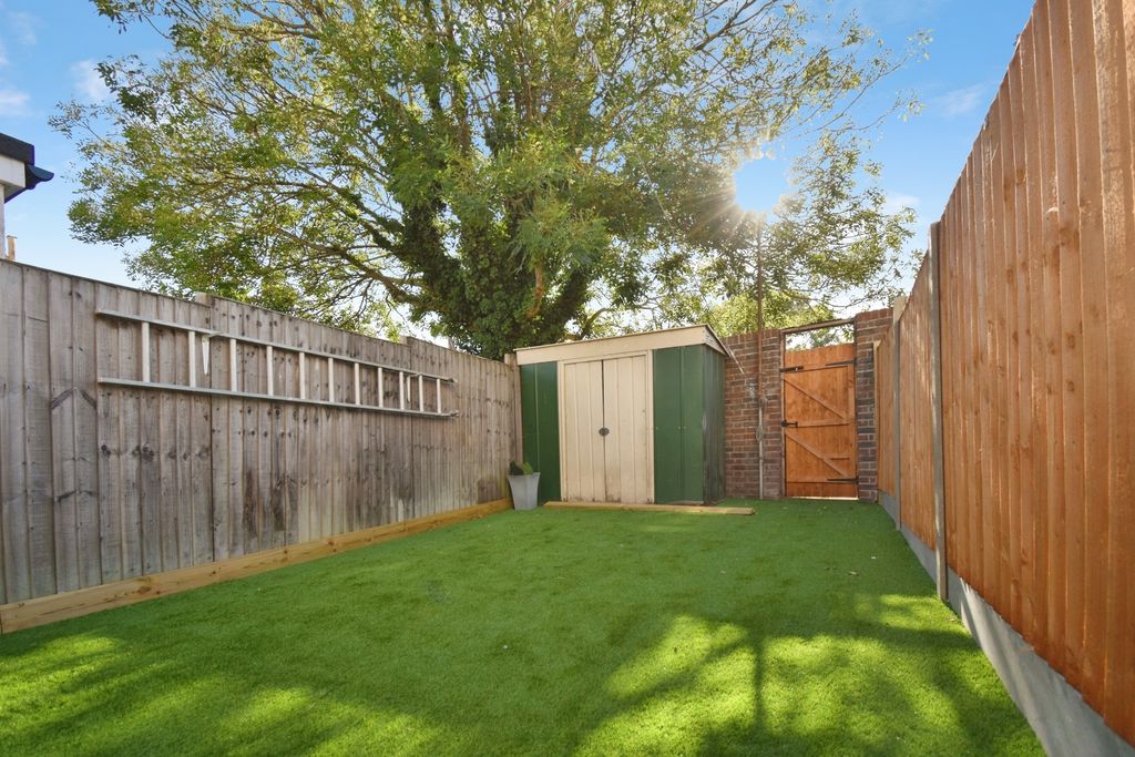 Property photo 2 of 12 Garden