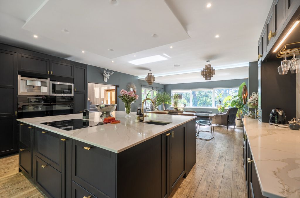 Property photo 2 of 20 1457373-18-6A10c8...