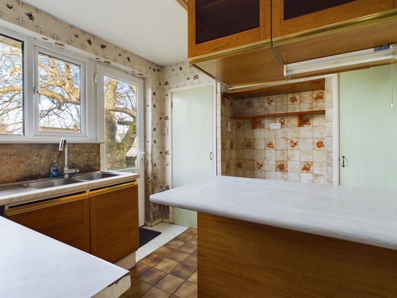 Property photo 3 of 10 Kitchen