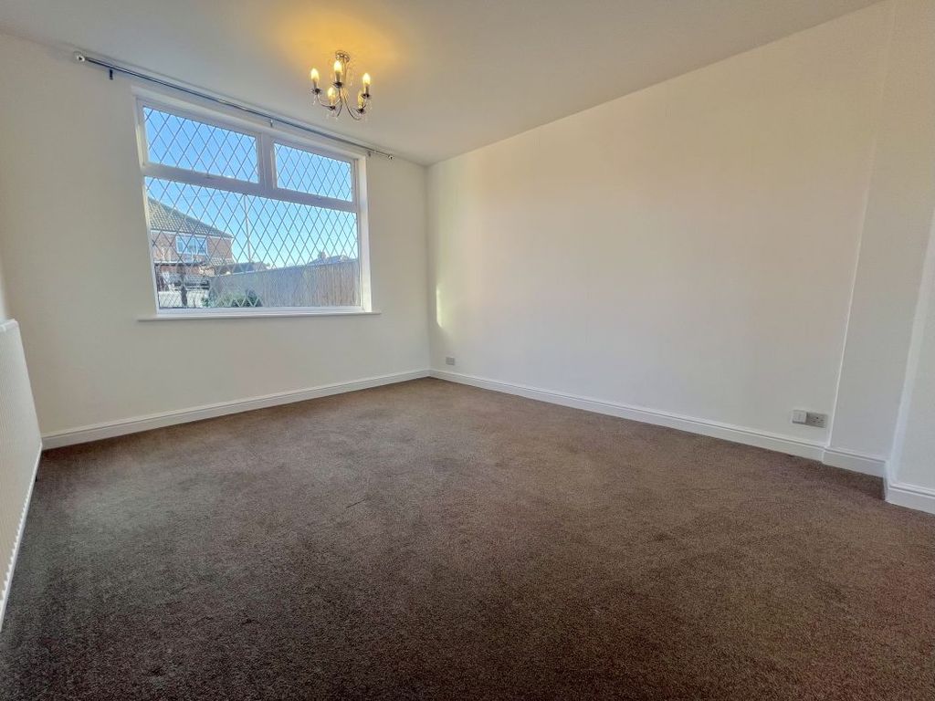 Property photo 3 of 11 Dining Room
