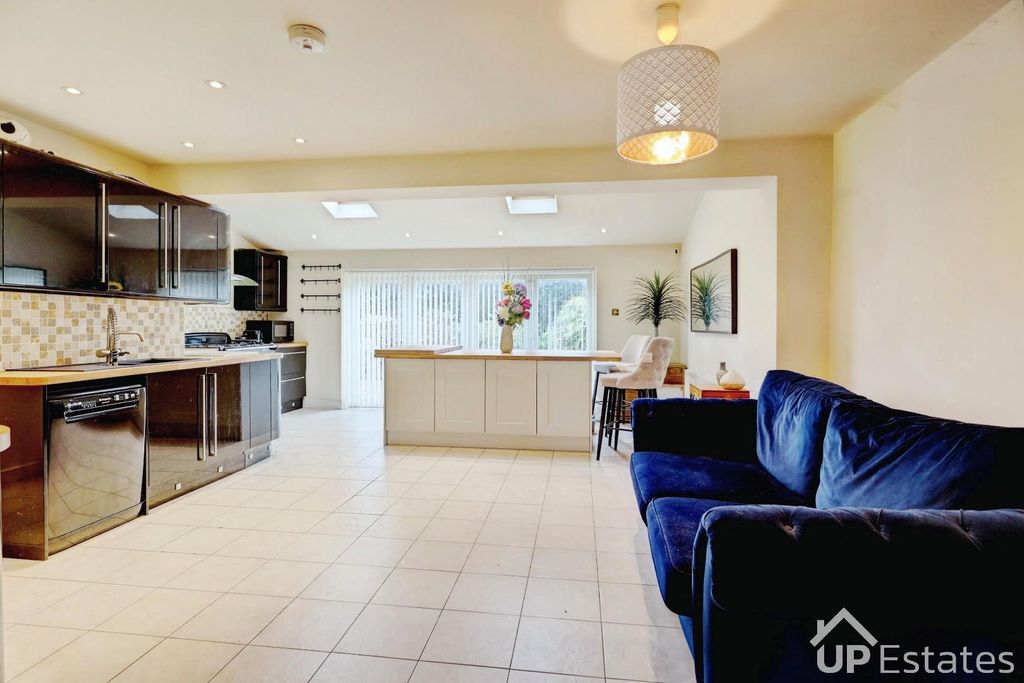 Property photo 2 of 26