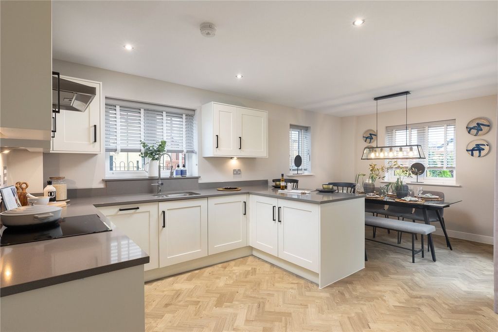 Property photo 2 of 10 Show Home
