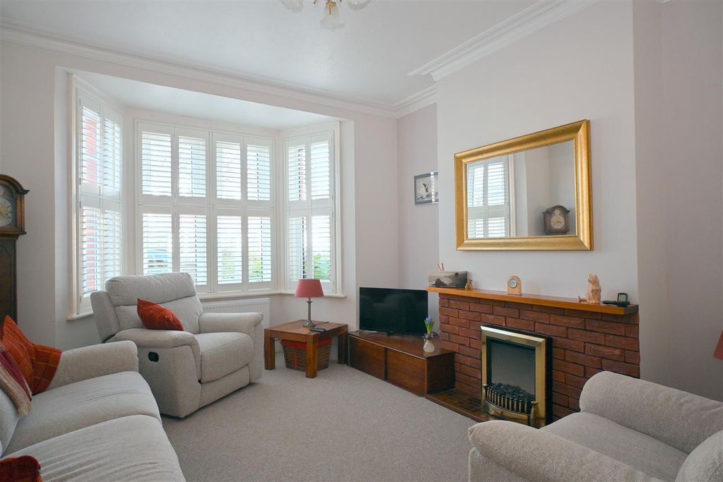 Property photo 3 of 17 Sitting Room