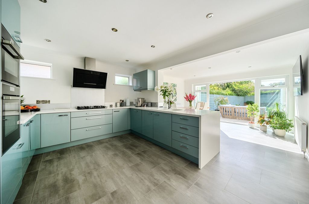 Property photo 2 of 25 1353165-5-68c3Fdc...