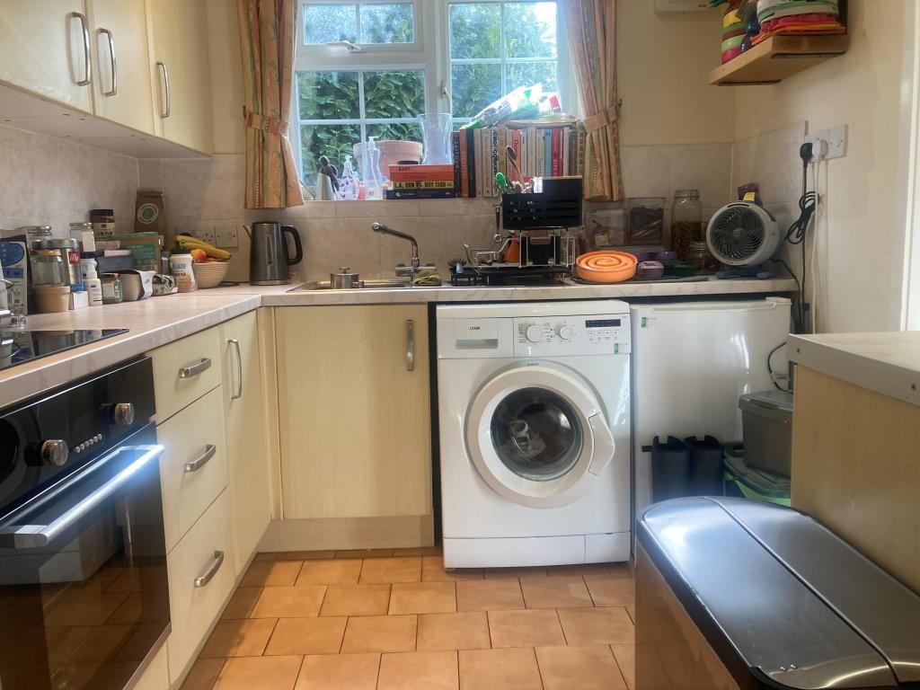 Property photo 2 of 10 Kitchen