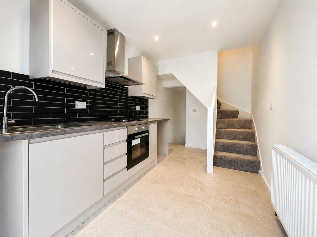 Property photo 2 of 10 Kitchen